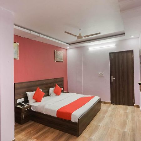 Hotel O Red Velvet Rooms & Banquet Faridabad Exterior foto