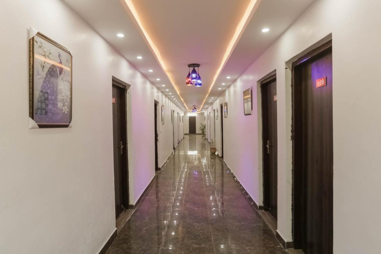 Hotel O Red Velvet Rooms & Banquet Faridabad Exterior foto