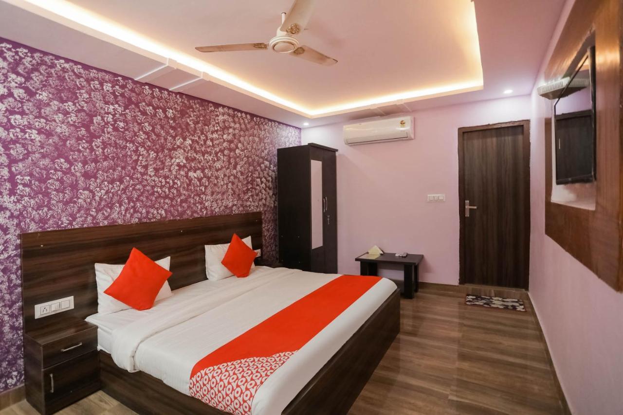 Hotel O Red Velvet Rooms & Banquet Faridabad Exterior foto