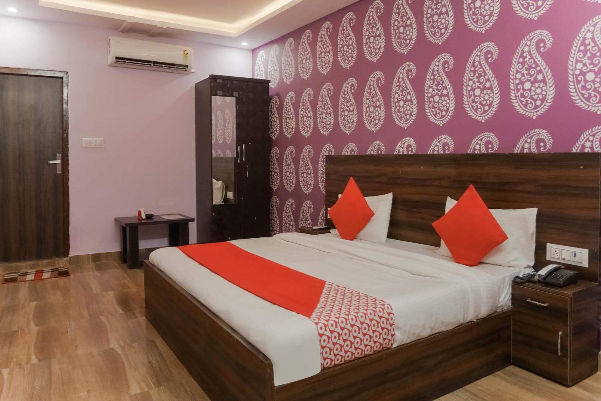 Hotel O Red Velvet Rooms & Banquet Faridabad Exterior foto