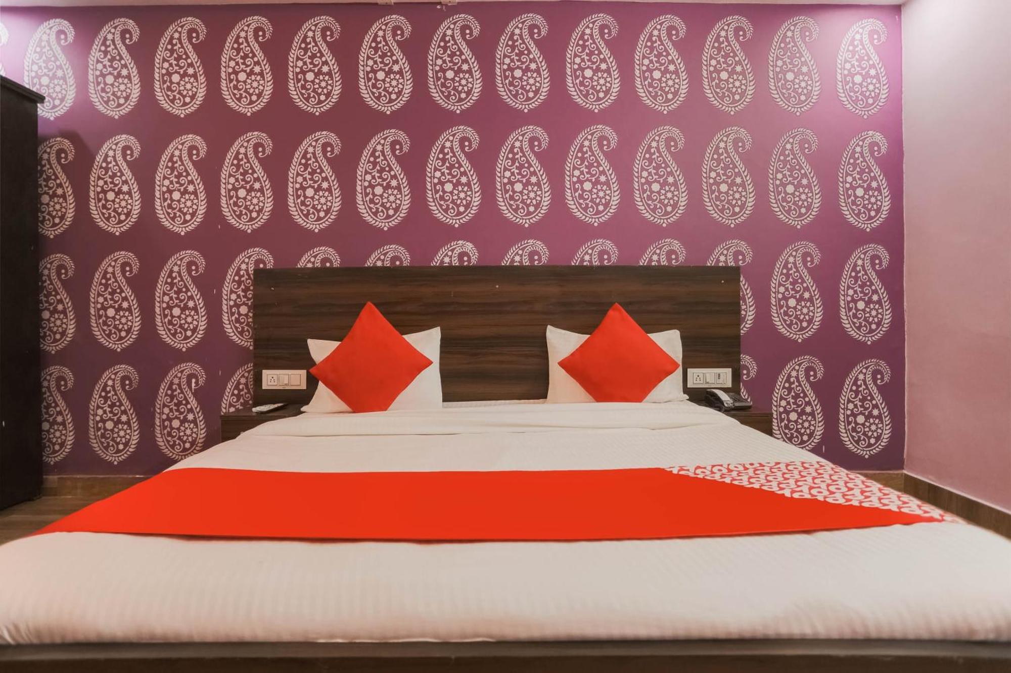 Hotel O Red Velvet Rooms & Banquet Faridabad Exterior foto